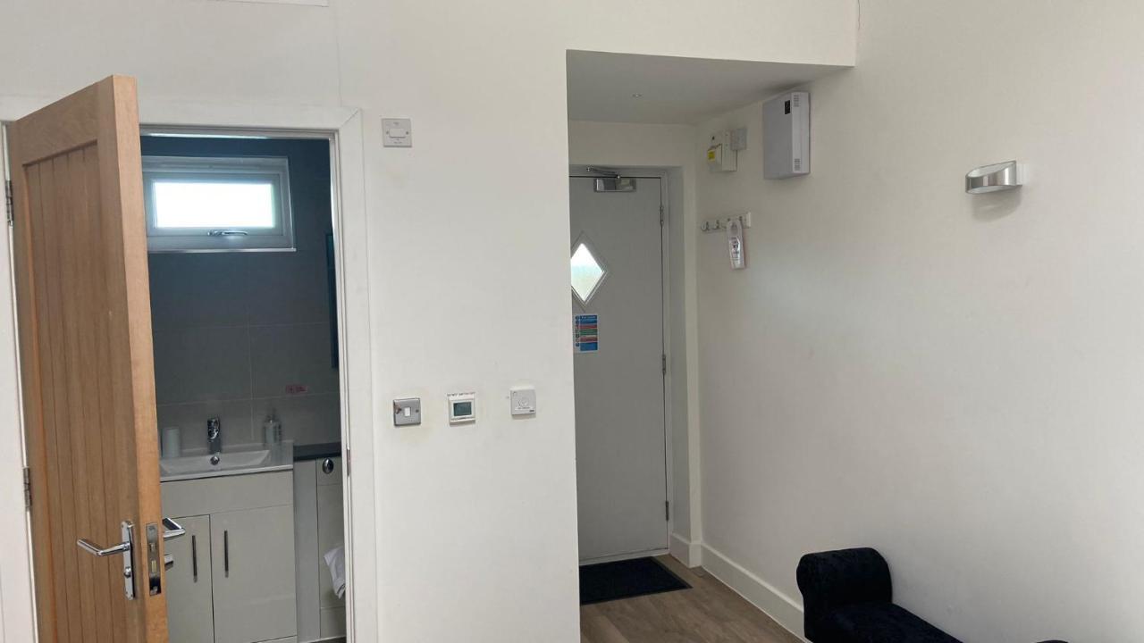 Deepcut Lodge Bed & Breakfast Self Service Camberley Luaran gambar
