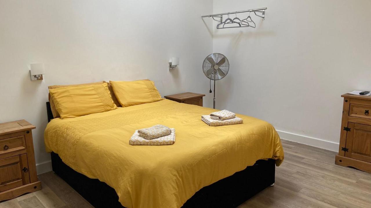 Deepcut Lodge Bed & Breakfast Self Service Camberley Luaran gambar