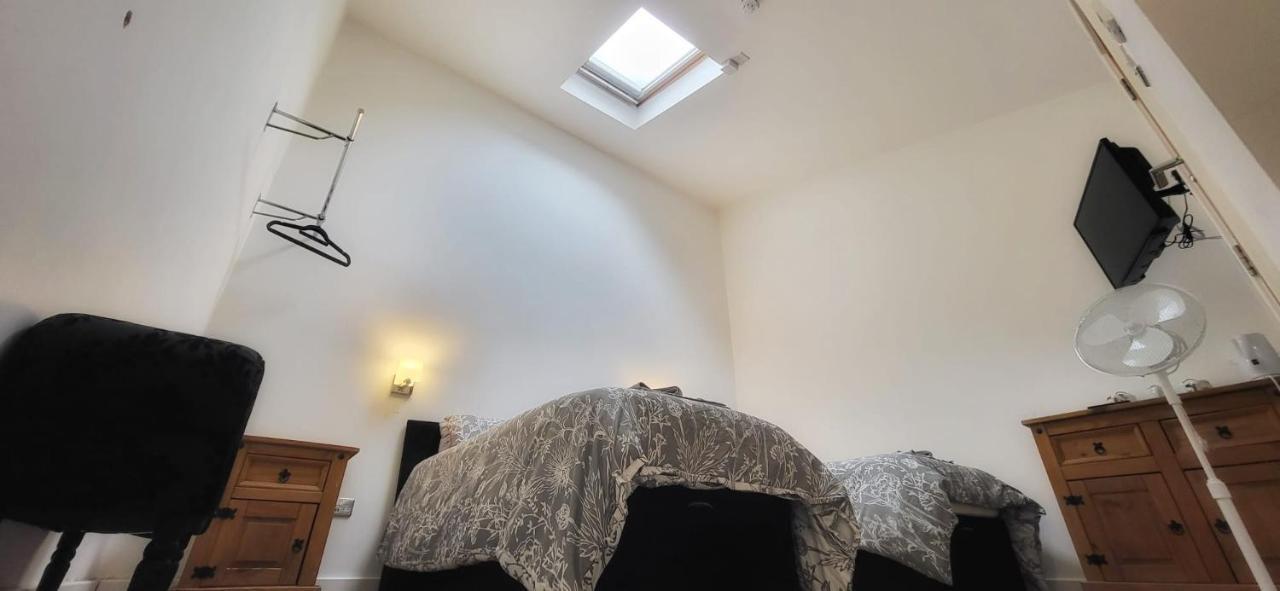 Deepcut Lodge Bed & Breakfast Self Service Camberley Luaran gambar