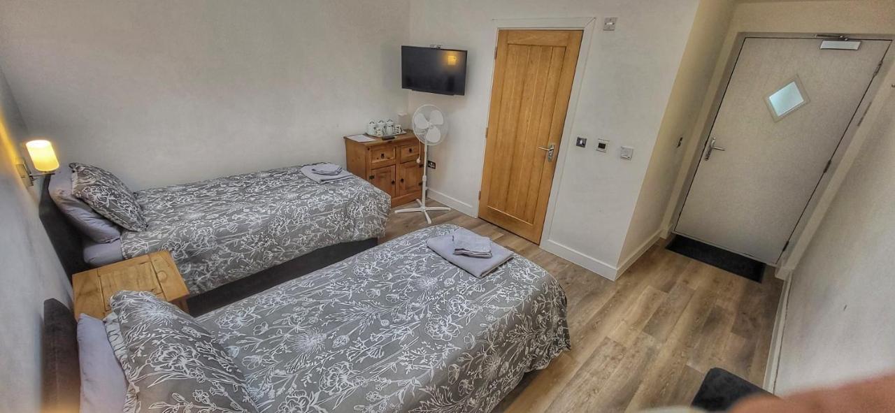 Deepcut Lodge Bed & Breakfast Self Service Camberley Luaran gambar