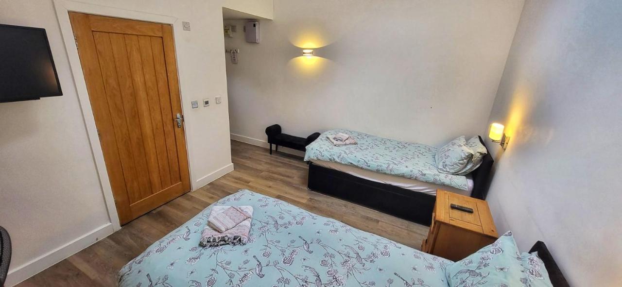 Deepcut Lodge Bed & Breakfast Self Service Camberley Luaran gambar