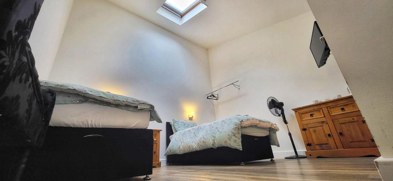 Deepcut Lodge Bed & Breakfast Self Service Camberley Luaran gambar