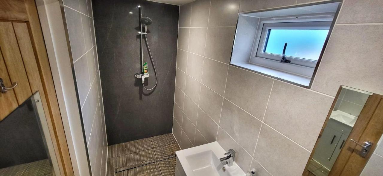 Deepcut Lodge Bed & Breakfast Self Service Camberley Luaran gambar