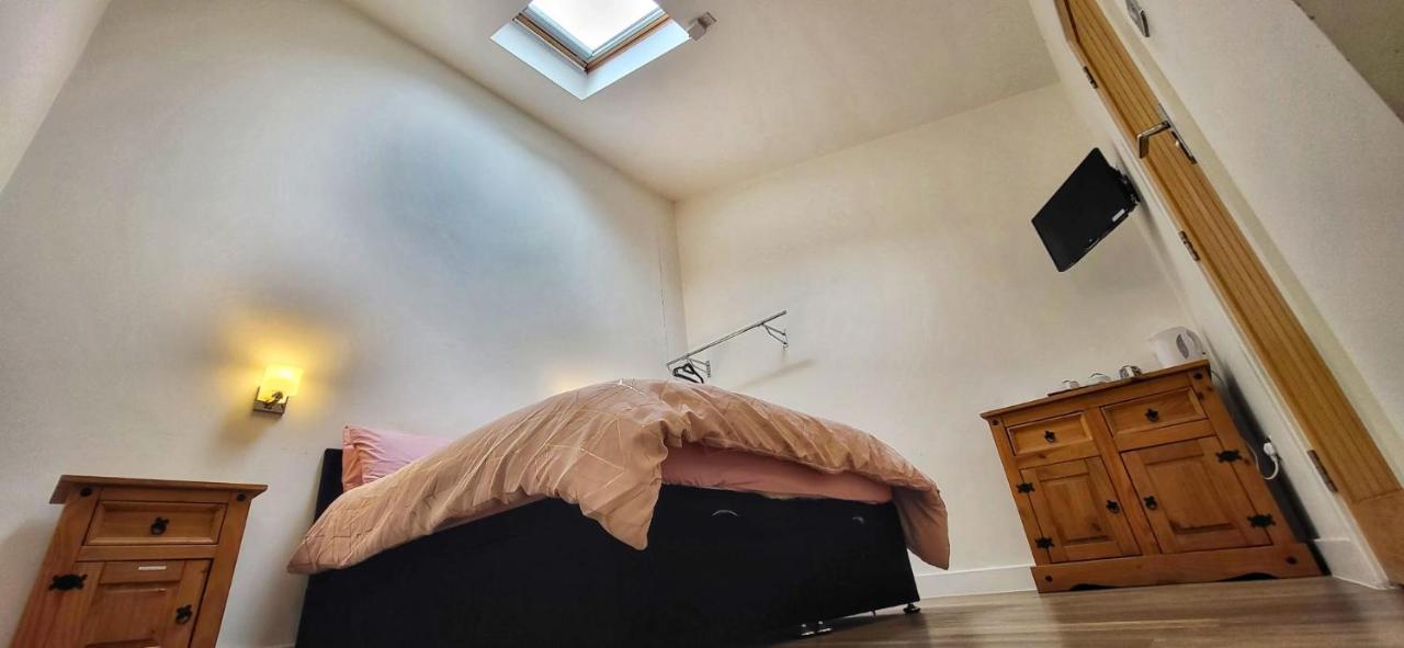 Deepcut Lodge Bed & Breakfast Self Service Camberley Luaran gambar