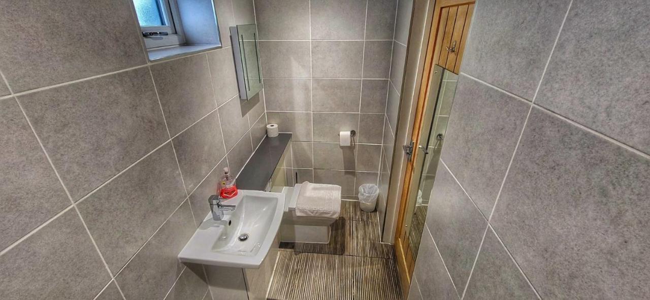 Deepcut Lodge Bed & Breakfast Self Service Camberley Luaran gambar