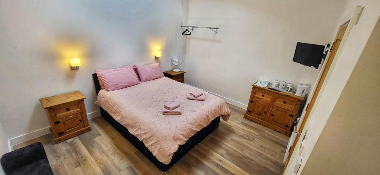 Deepcut Lodge Bed & Breakfast Self Service Camberley Luaran gambar