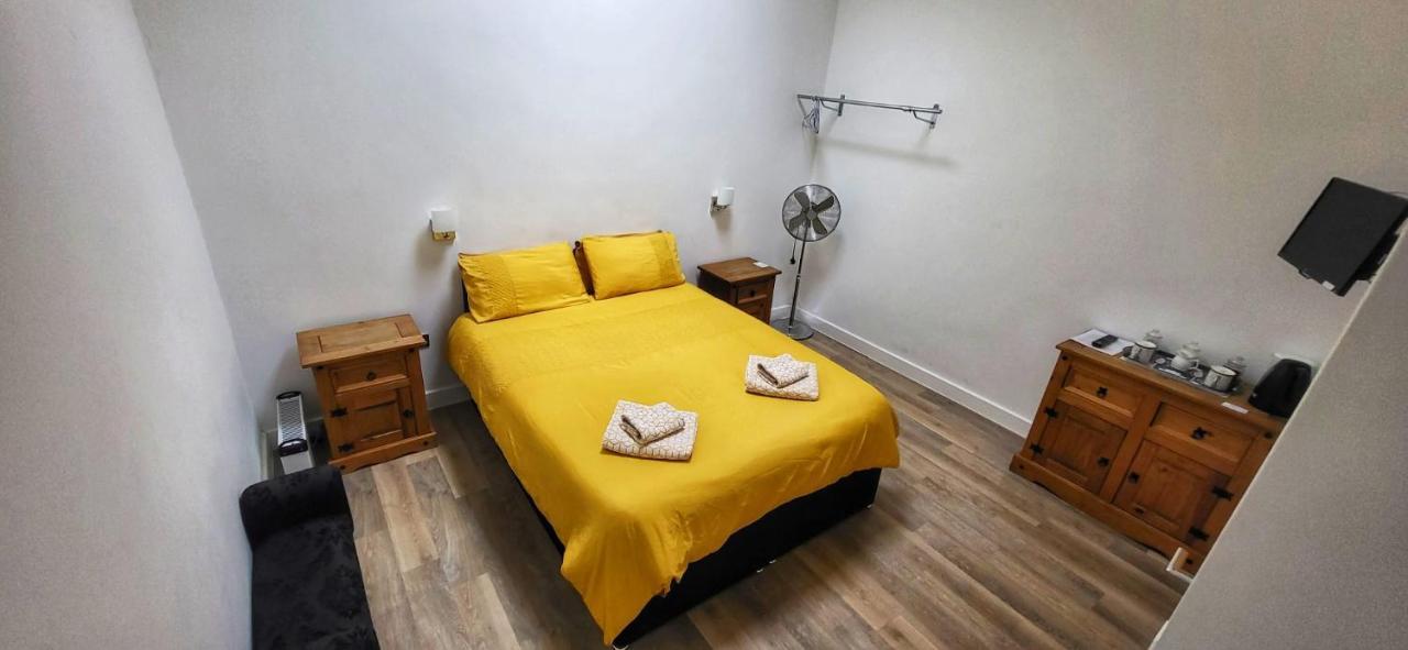 Deepcut Lodge Bed & Breakfast Self Service Camberley Luaran gambar