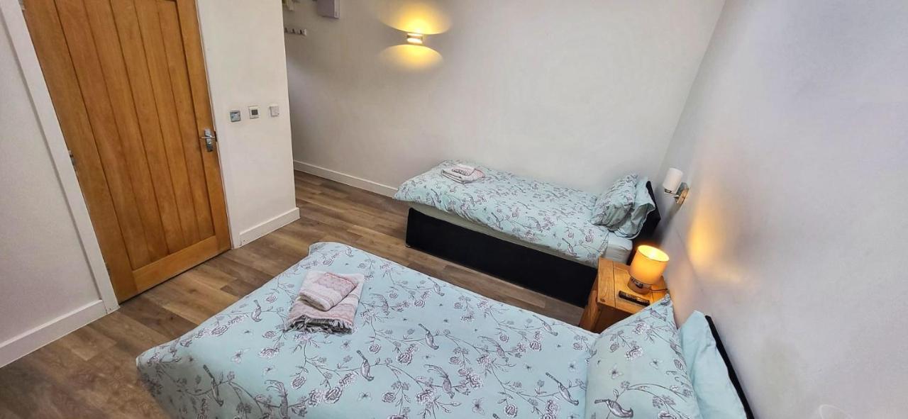 Deepcut Lodge Bed & Breakfast Self Service Camberley Luaran gambar