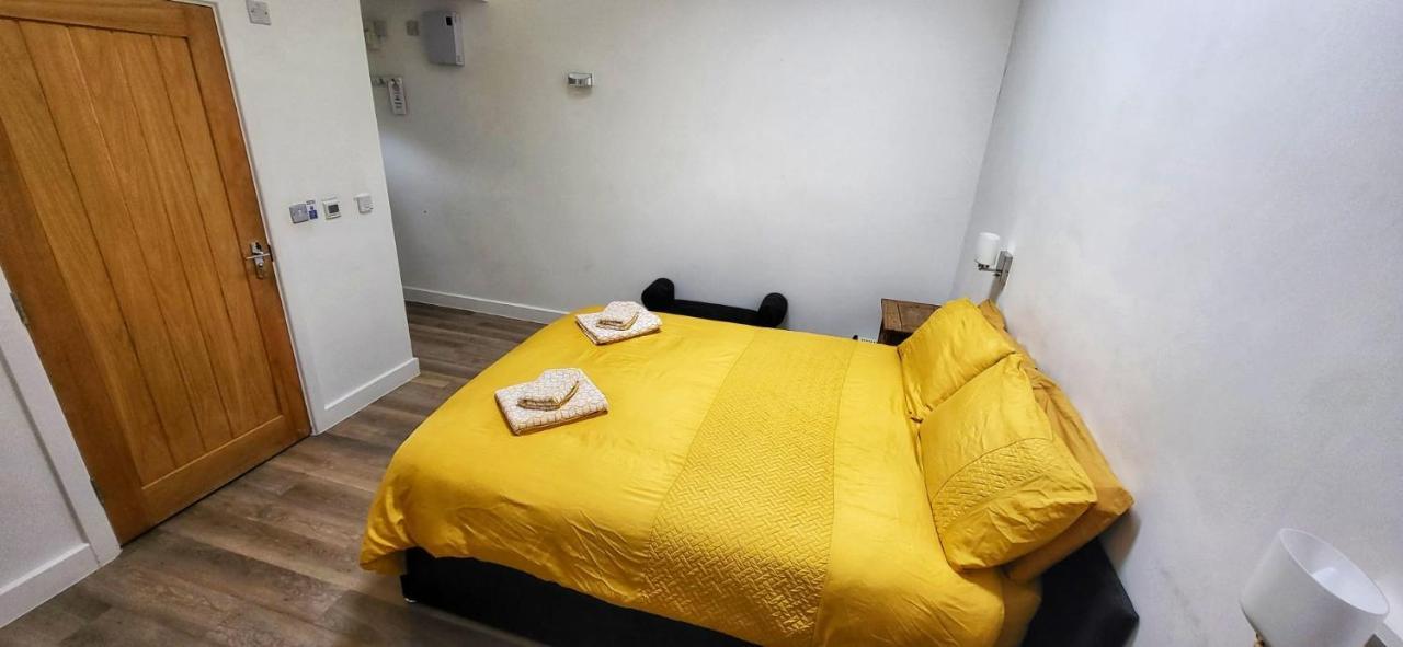 Deepcut Lodge Bed & Breakfast Self Service Camberley Luaran gambar