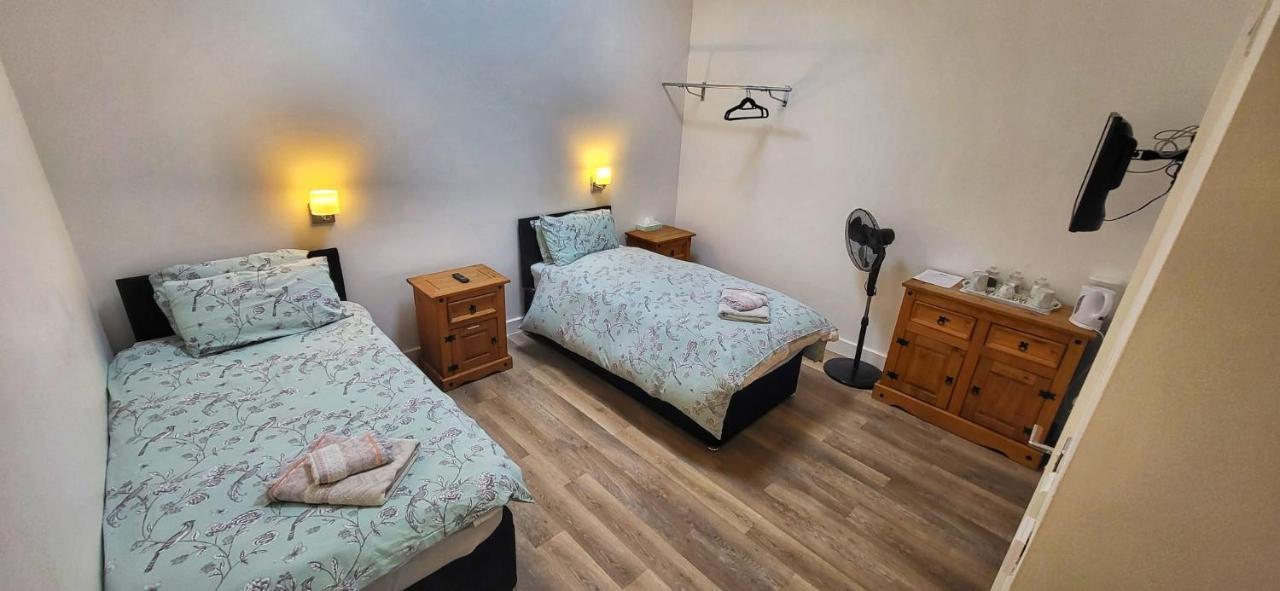 Deepcut Lodge Bed & Breakfast Self Service Camberley Luaran gambar