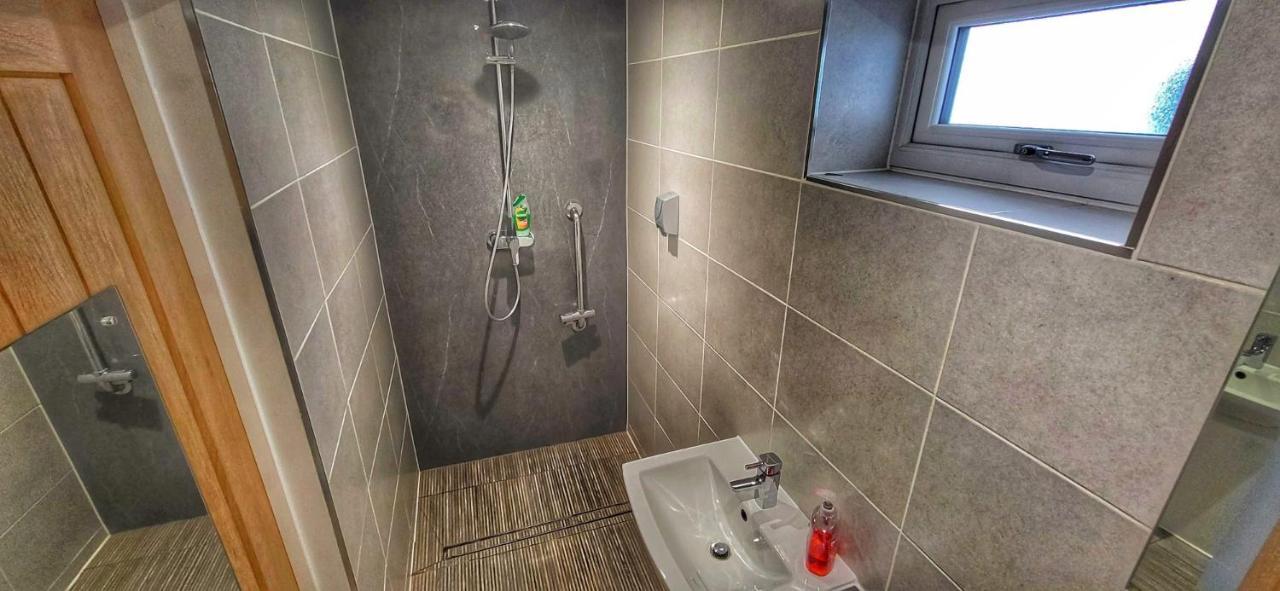 Deepcut Lodge Bed & Breakfast Self Service Camberley Luaran gambar