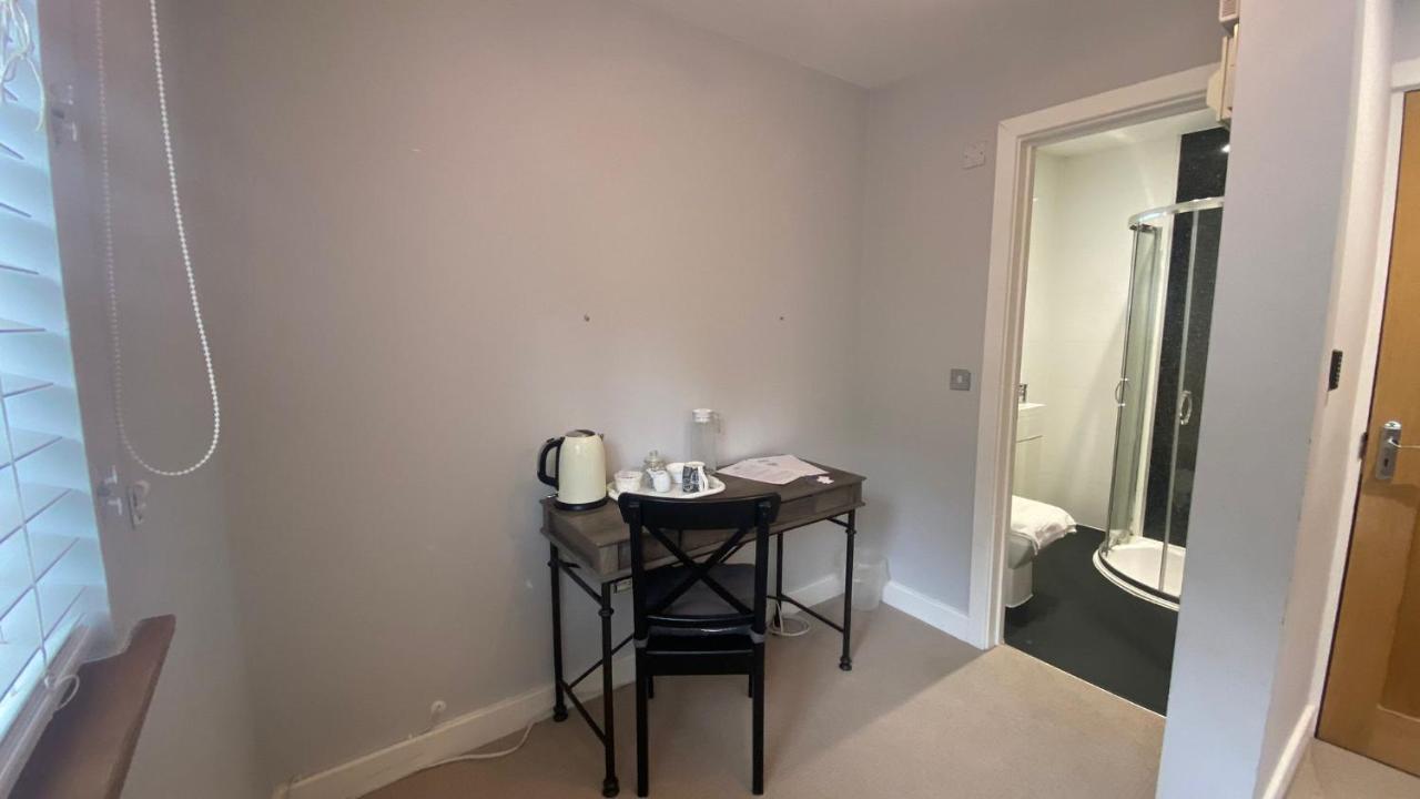Deepcut Lodge Bed & Breakfast Self Service Camberley Luaran gambar