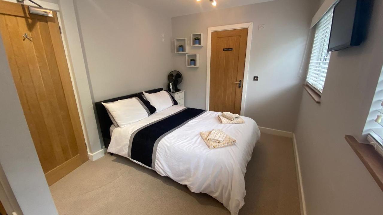 Deepcut Lodge Bed & Breakfast Self Service Camberley Luaran gambar