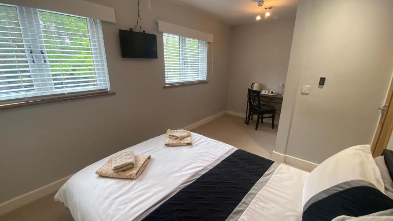 Deepcut Lodge Bed & Breakfast Self Service Camberley Luaran gambar