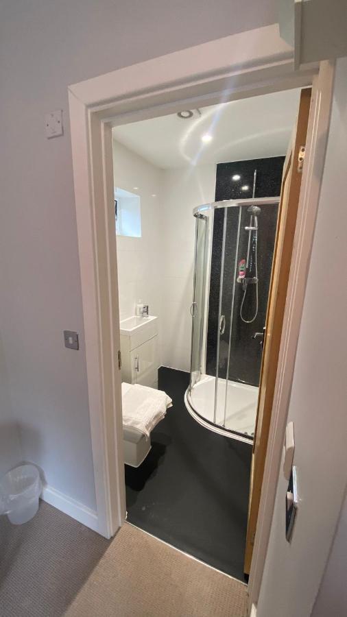 Deepcut Lodge Bed & Breakfast Self Service Camberley Luaran gambar